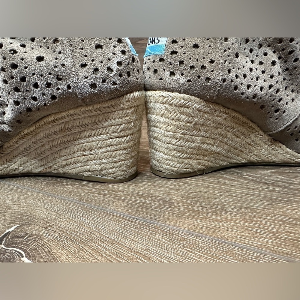 TOMS Laser cut Suede Wedge Booties • Espadrille - Picture 8 of 13